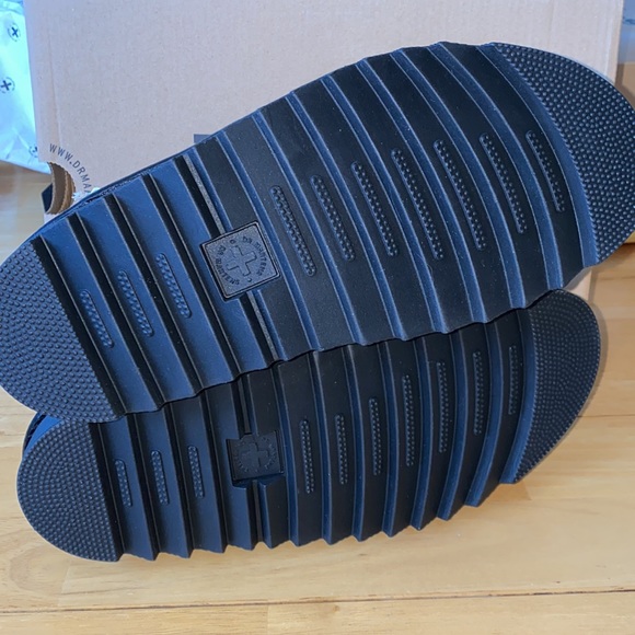 AUTH NIB DR. MARTENS ABEL BLACK PLATFORM SANDAL - Picture 9 of 14